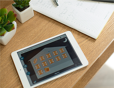 tablet i aplikacja zarządzania inteligentnym domem